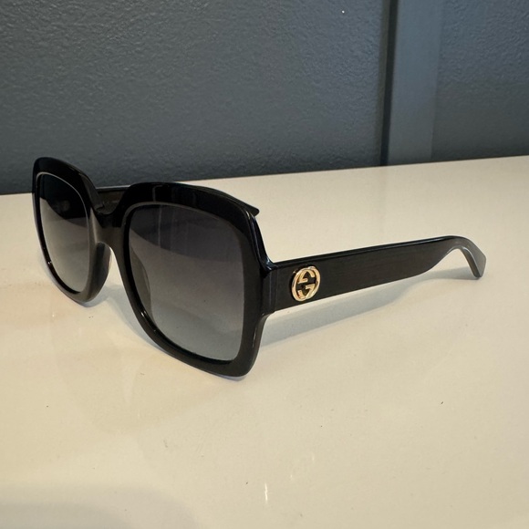 Authentic Gucci square sunglasses - Picture 3 of 3